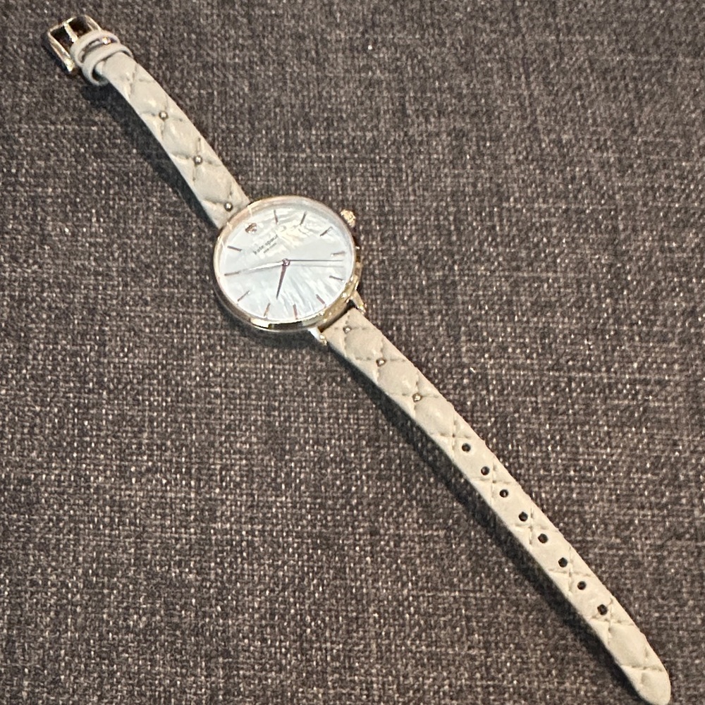 Chic Gold Watch with Quilted Blush Strap